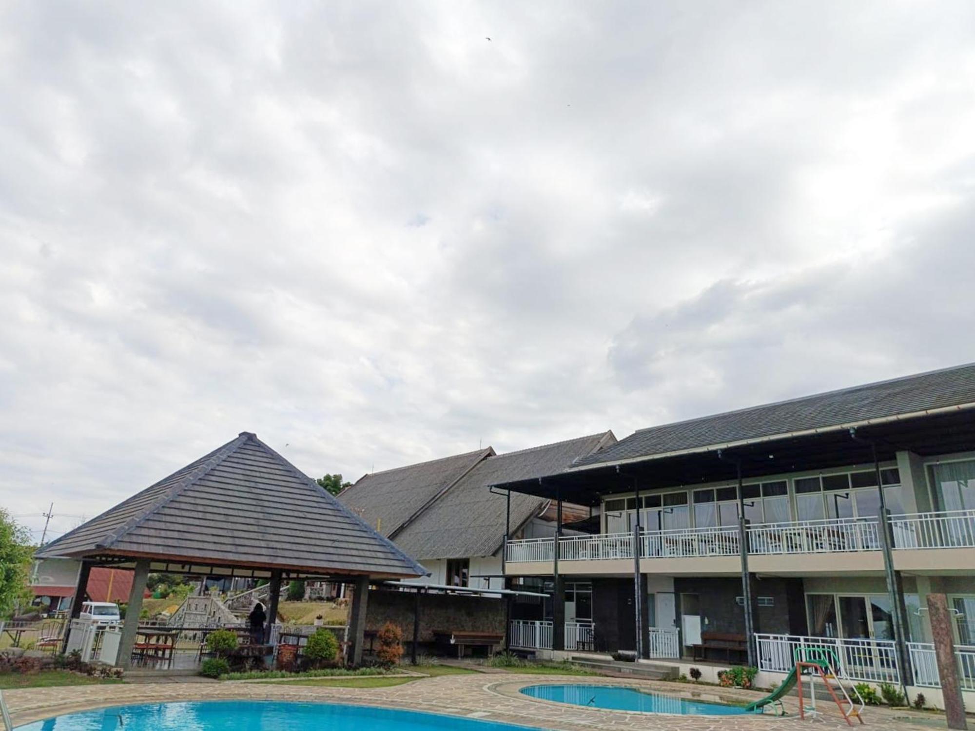 Pandurata Hotel & Bungalow Pasuruan Exterior foto